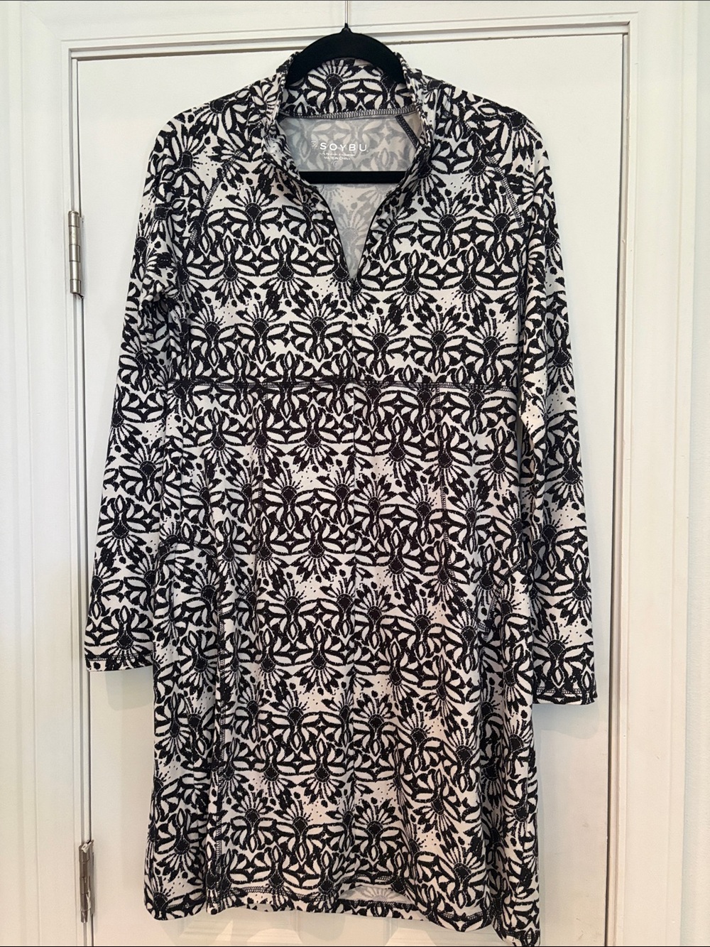 Soybu Black & White Patterned 1/4 Zip Long Sleeve Athletic Activewear Dress